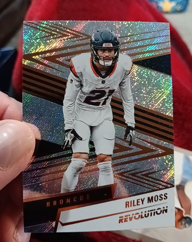 2025 Panini Revolution #108 Riley Moss — front