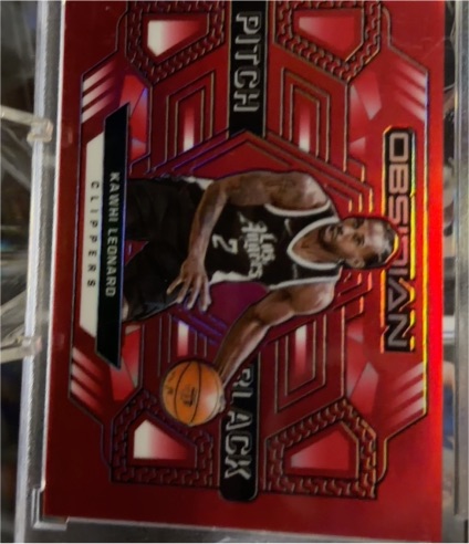 2021-22 Panini Obsidian Pitch Black Electric Etch Red Flood #17 Kawhi Leonard — front