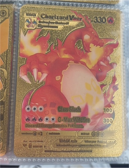 2020 Pokémon #20 Charizard VMAX Gold Foil — front