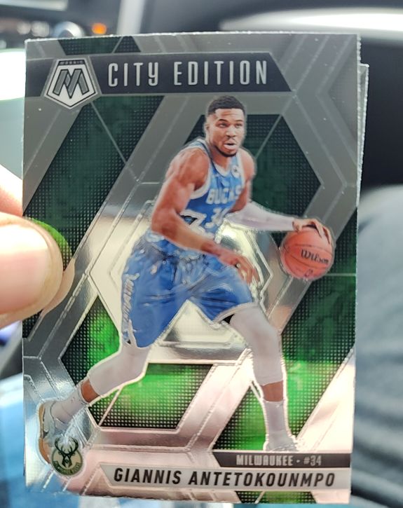 2024-25 Panini Mosaic City Edition #282 Giannis Antetokounmpo — front