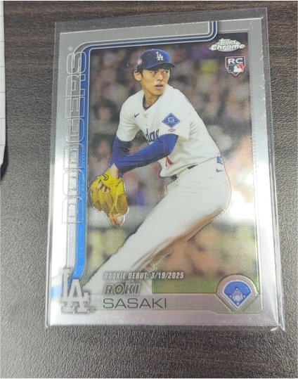 2025 Topps Chrome Update #USC73 Roki Sasaki — front