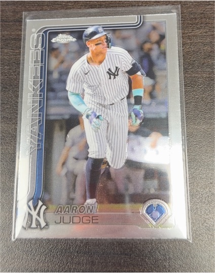 2025 Topps Chrome #300 Aaron Judge — front