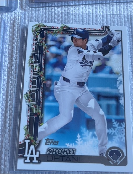 2025 Topps Holiday #H200 Shohei Ohtani — front