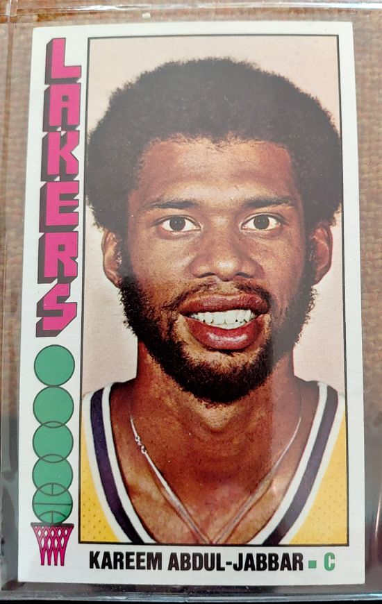 1976-77 Topps #100 Kareem Abdul-Jabbar — front