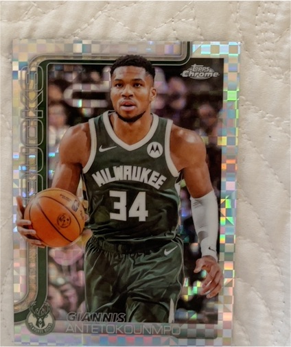2025-26 Topps Chrome #137 Giannis Antetokounmpo — front