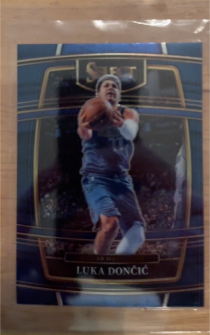 2021-22 Panini Select #12 Luka Doncic Blue (Retail Base) — front
