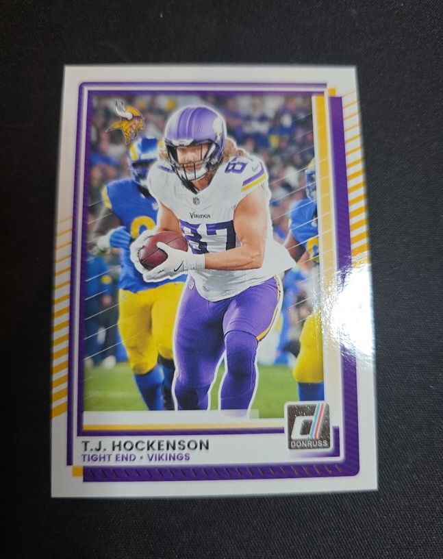 2025 Panini Donruss #215 T.J. Hockenson — front