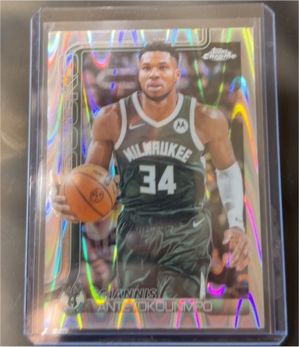 2025-26 Topps Chrome #137 Giannis Antetokounmpo — front