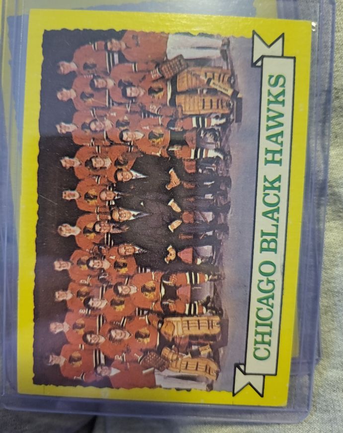 1973-74 Topps #96 Chicago Blackhawks Team — front