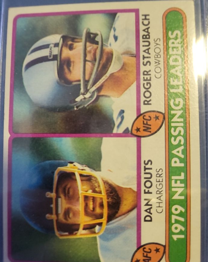 1980 Topps #331 1979 NFL Passing Leaders Dan Fouts / Roger Staubach — front