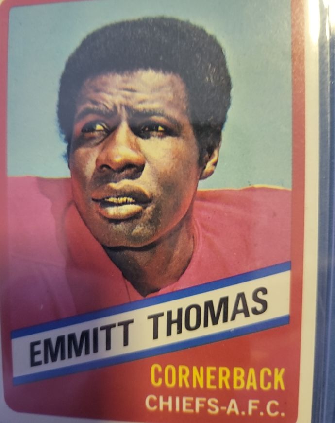 1976 Topps Wonder Bread #22 Emmitt Thomas — front
