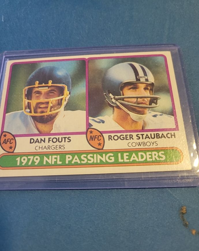 1980 Topps #331 Dan Fouts / Roger Staubach — front