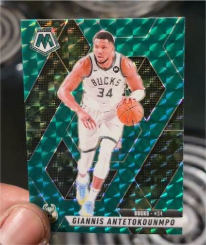 2024-25 Panini Mosaic #34 Giannis Antetokounmpo — front