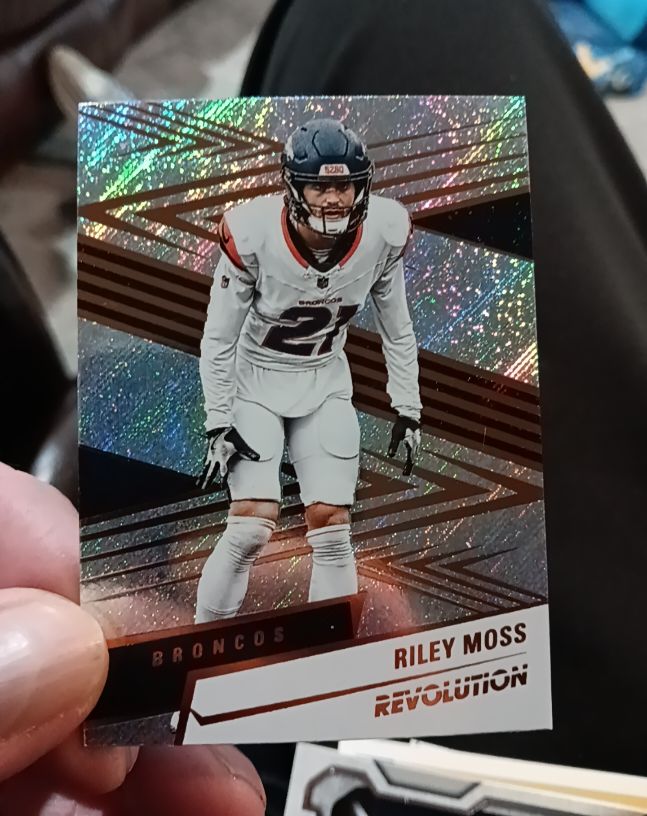 2025 Panini Revolution #108 Riley Moss — front