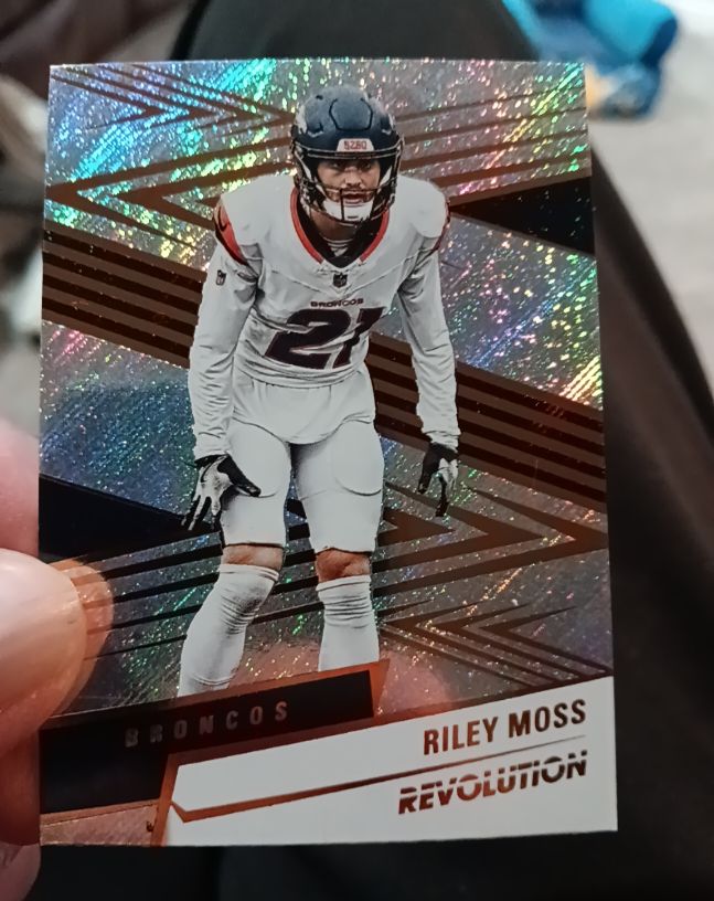 2025 Panini Revolution #108 Riley Moss — front