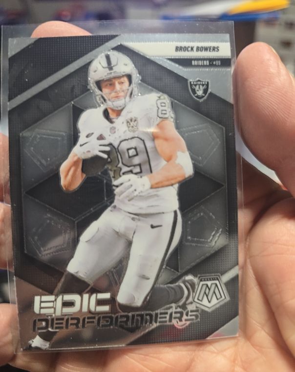 2025 Panini Mosaic #4 Brock Bowers Epic Performers — front