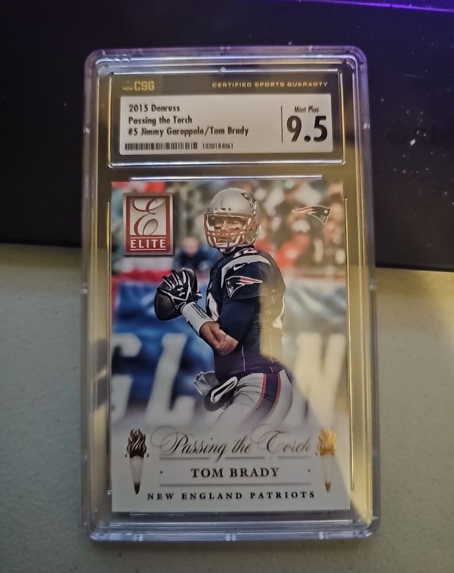 2015 Donruss Passing the Torch #5 Tom Brady — front