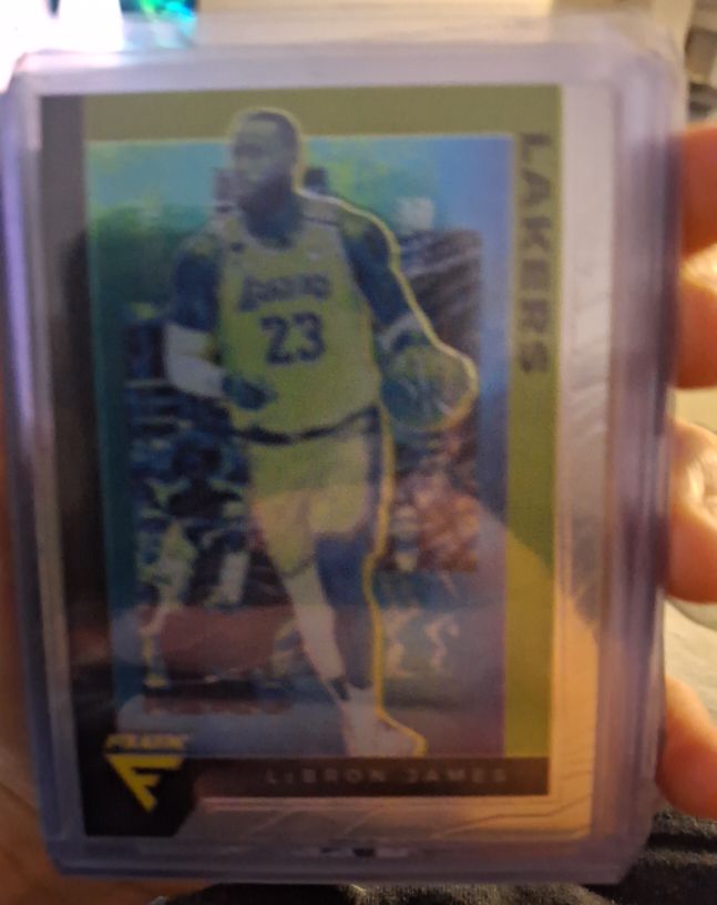 2019-20 Panini Chronicles Flux #591 LeBron James — front