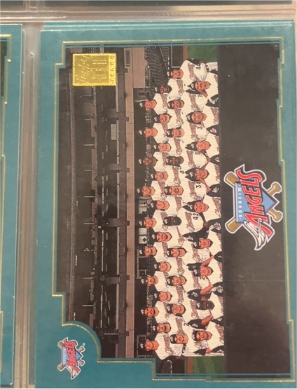 2001 Topps #752 Anaheim Angels — front