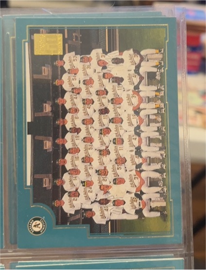 2001 Topps #772 Oakland Athletics Team Photo — front