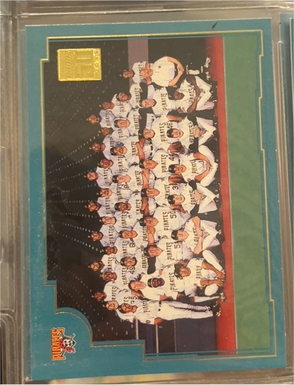 2001 Topps #774 Pittsburgh Pirates Team — front