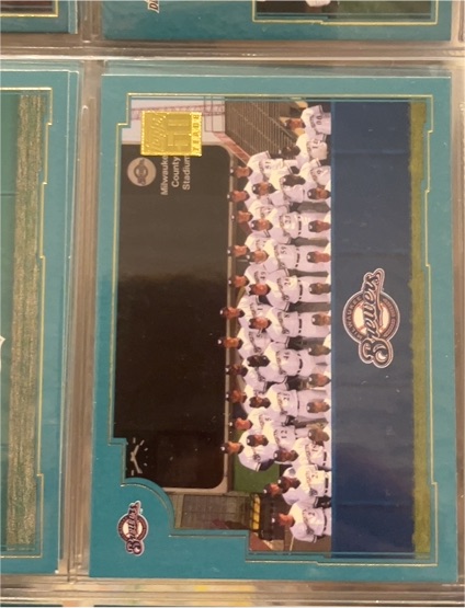 2001 Topps #767 Milwaukee Brewers Team — front