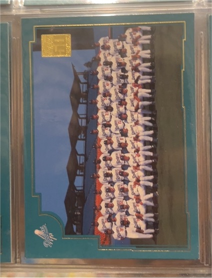 2001 Topps #766 Los Angeles Dodgers Team Photo — front