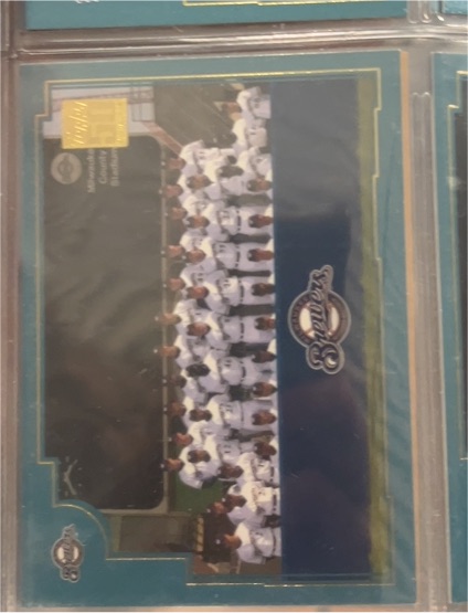 2001 Topps #767 Milwaukee Brewers Team — front