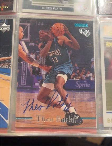 1995 Classic Rookies #16 Theo Ratliff Autograph Edition — front