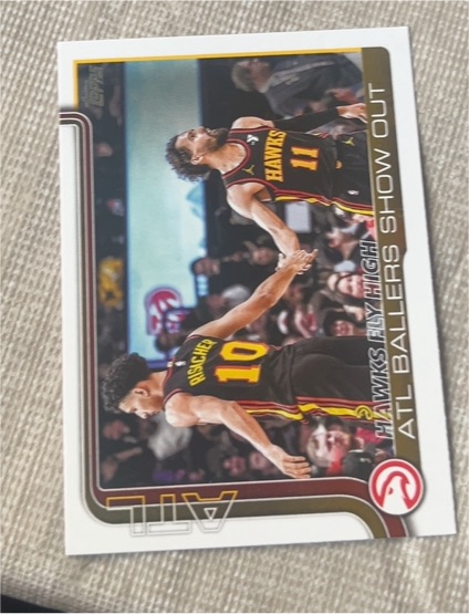 2025-26 Topps Hawks Fly High #282 Trae Young — front