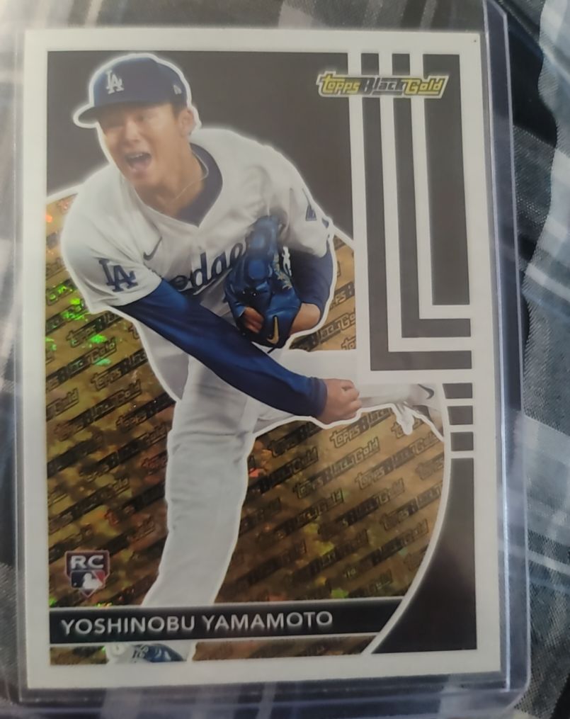 2024 Topps Update Black Gold #BG-13 Yoshinobu Yamamoto — front