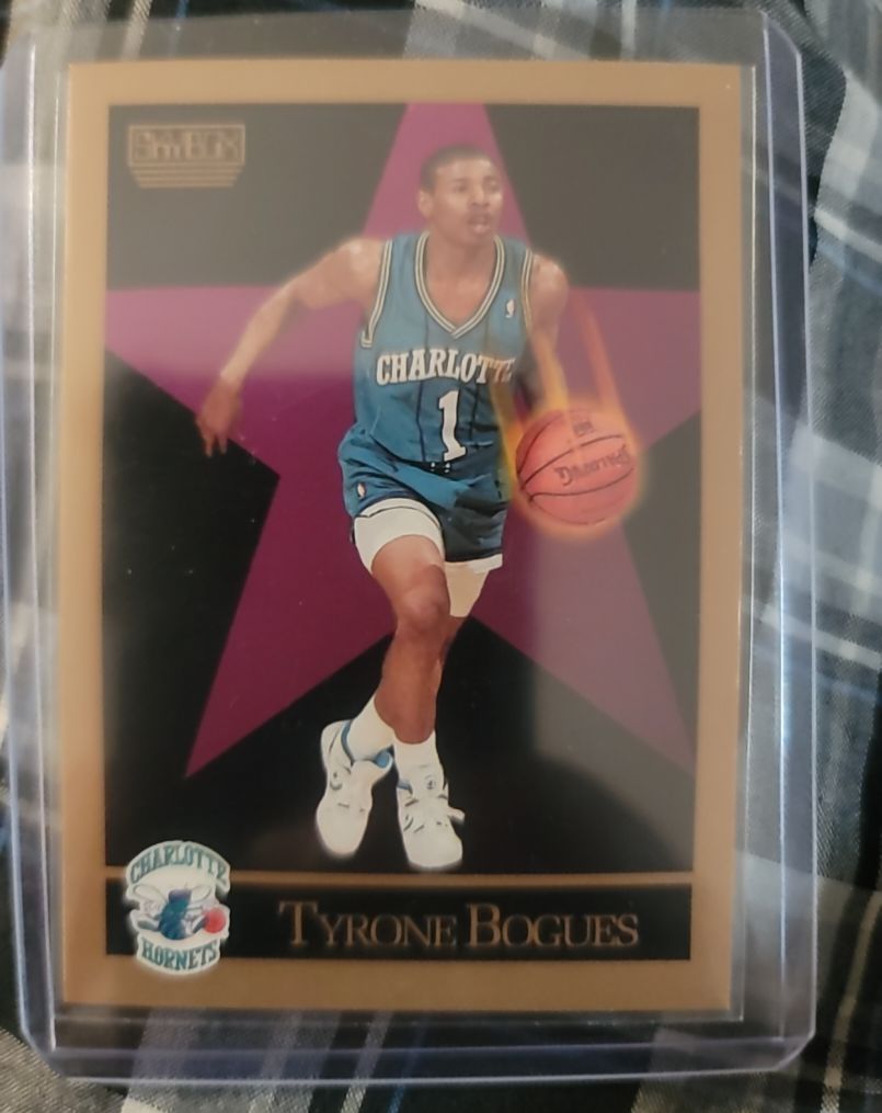 1990 SkyBox #26 Tyrone Bogues — front