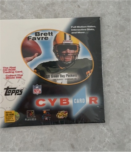 1996 Topps #1 Brett Favre Cyber Card — front
