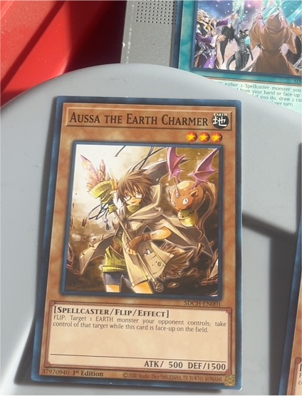 2008 Yu-Gi-Oh! SDCH-EN001 Aussa The Earth Charmer — front