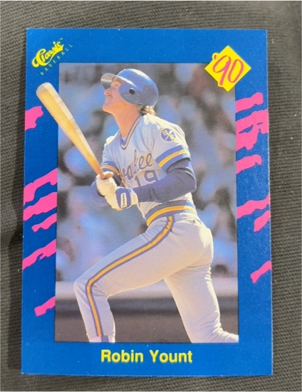 1990 Classic Blue #147 Robin Yount Milwaukee Brewers — front