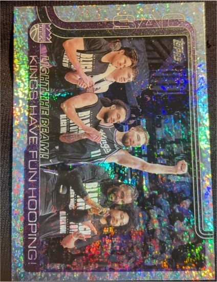 2025-26 Topps #295 Light The Beam!: Kings Have Fun Hooping! — front