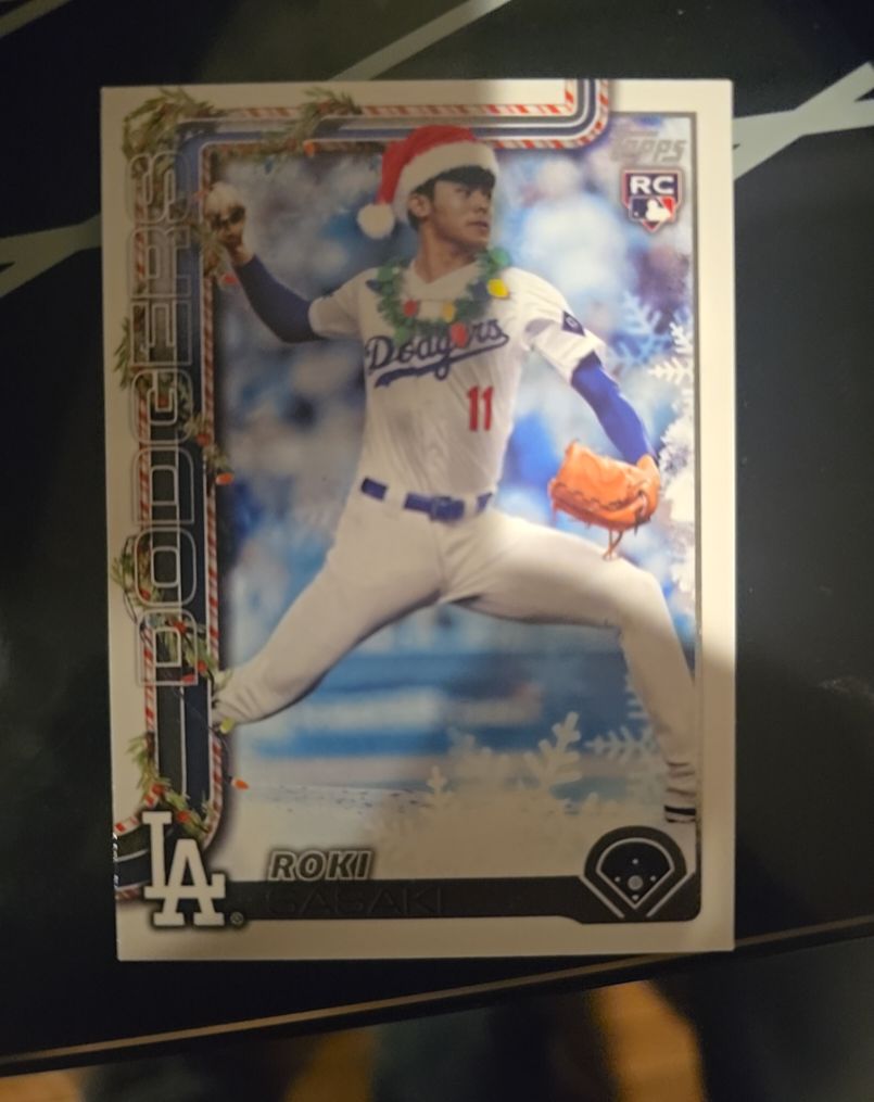 2025 Topps Holiday #H23 Roki Sasaki RC Santa Hat and Necklace Image Variation SP — front