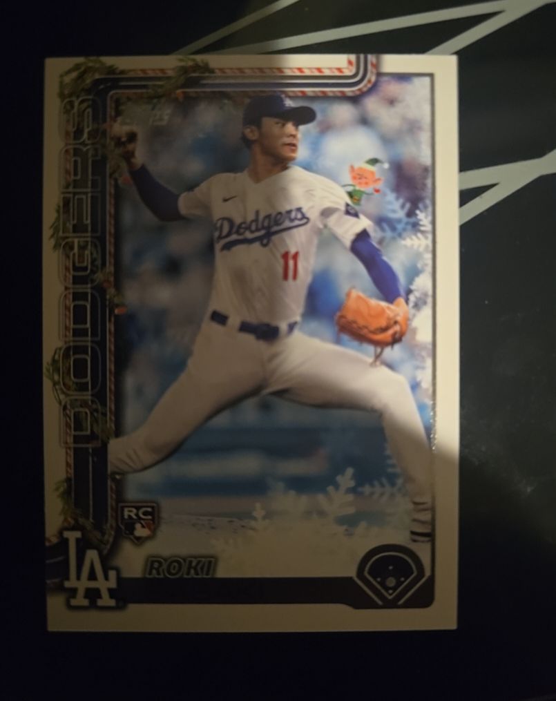 2025 Topps Holiday #H23 Roki Sasaki — front