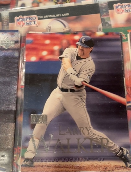 2000 SkyBox #165 Larry Walker — front