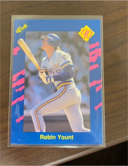 1990 Classic Blue #147 Robin Yount — front
