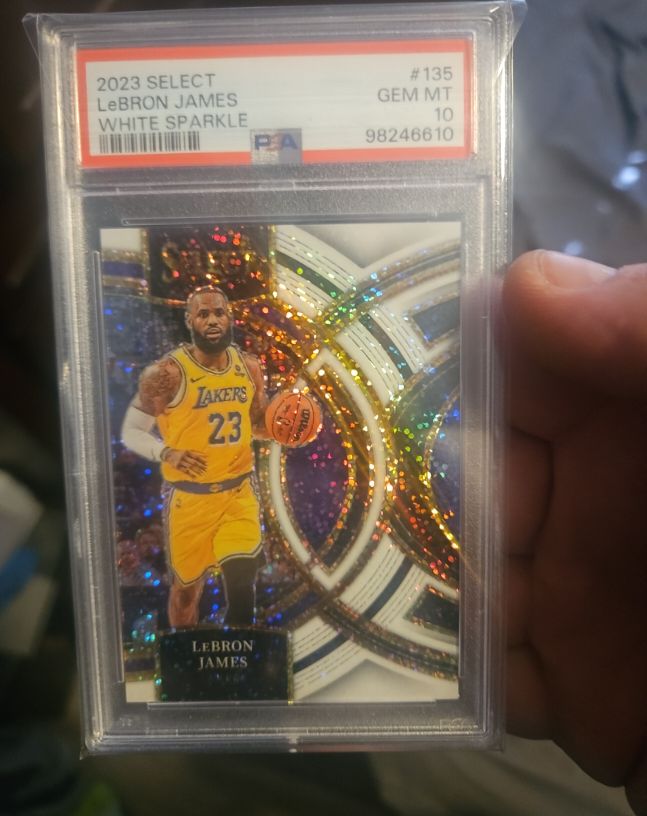 2023 Panini Select #135 LeBron James White Sparkle — front
