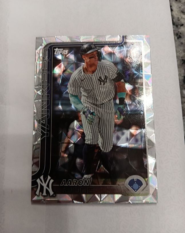 2025 Topps Holiday #H161 Aaron Judge — front