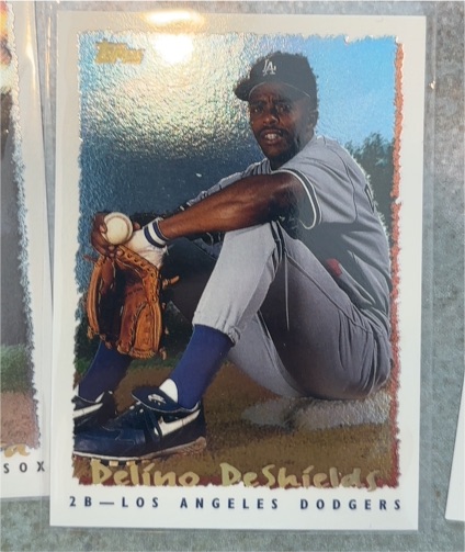 1995 Topps #9 Delino DeShields — front