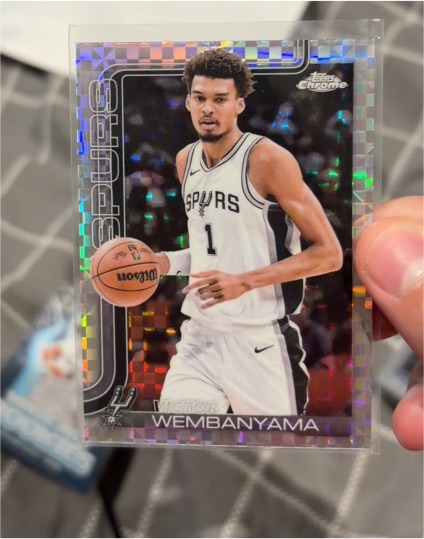 2025-26 Topps Chrome #221 Victor Wembanyama — front