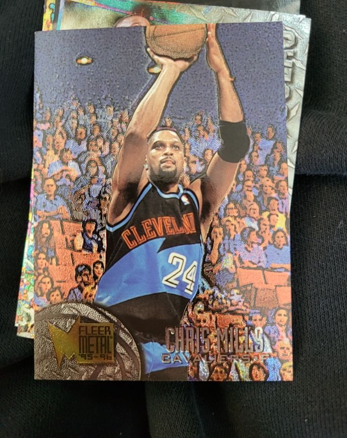 1995-96 Fleer Metal #137 Chris Mills — front