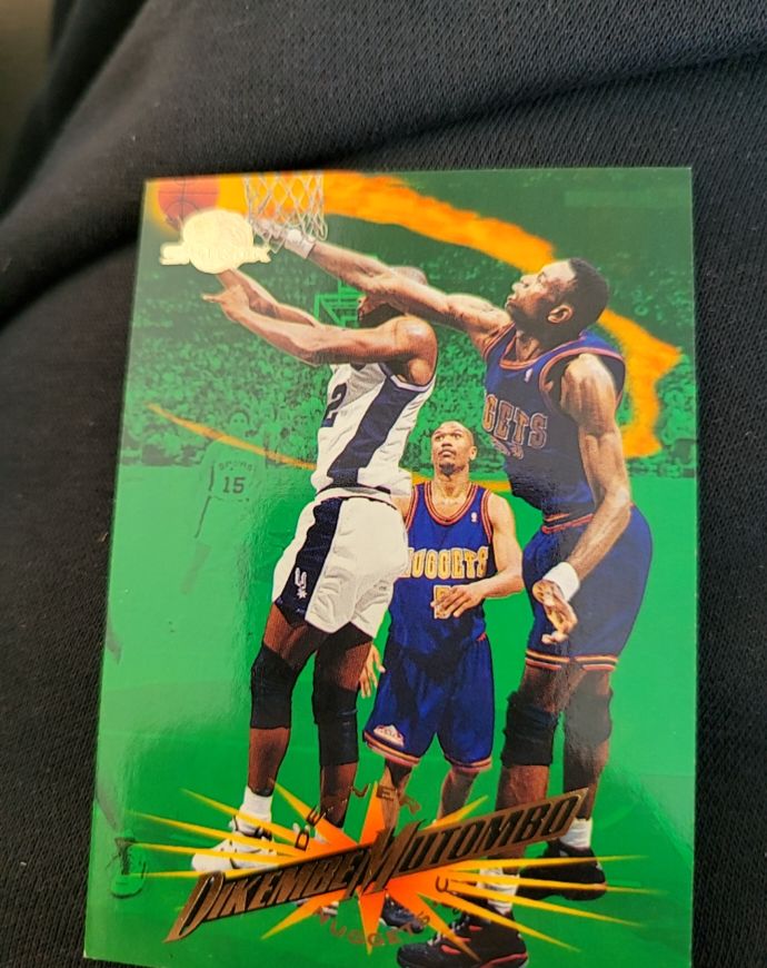 1995-96 SkyBox Premium #30 Dikembe Mutombo — front