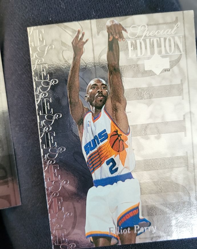 1995-96 Upper Deck Special Edition #SE69 Elliot Perry — front
