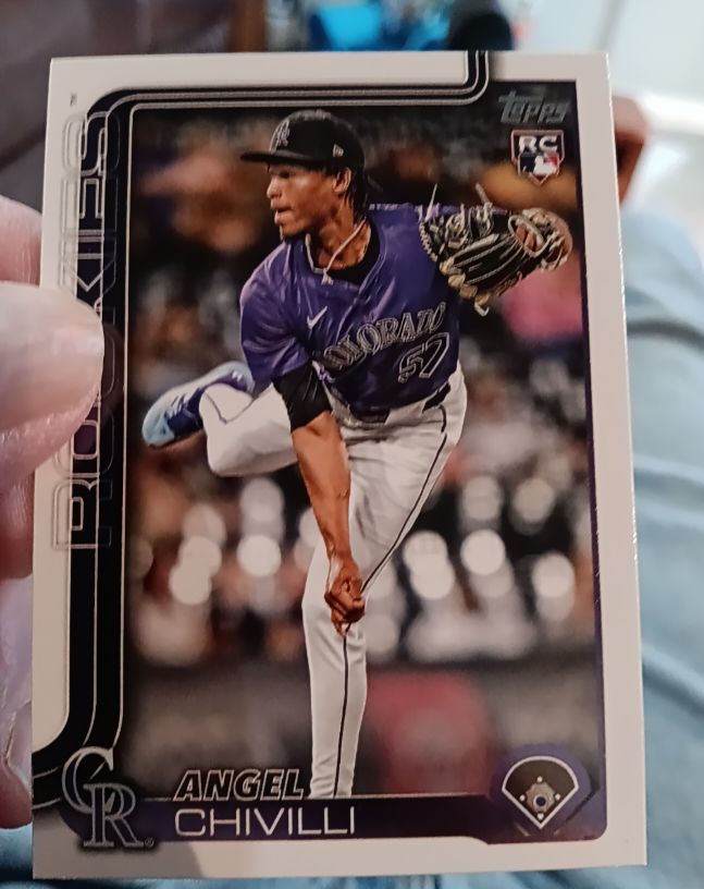 2025 Topps #370 Angel Chivilli — front