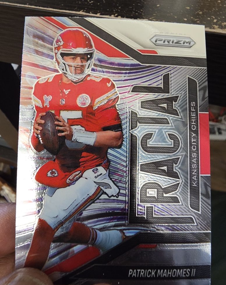 2025 Panini Prizm #5 Patrick Mahomes II Fractal — front