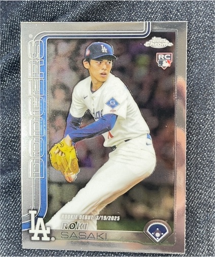 2025 Topps Chrome Update Series #US199 Roki Sasaki Rookie Debut — front